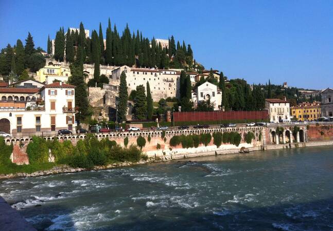 Das Bild zeigt die Stadt Verona