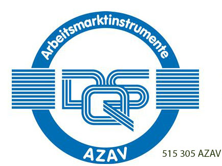 Das Bild zeigt zwei blaue Logos: links das "Arbeitsmarktinstrumente AZAV"-Logo und rechts das "Certified Management System IQNet"-Logo.