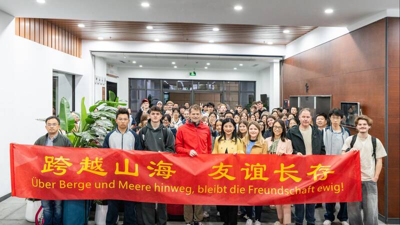 Schülergruppe beim Besuch in China 2025